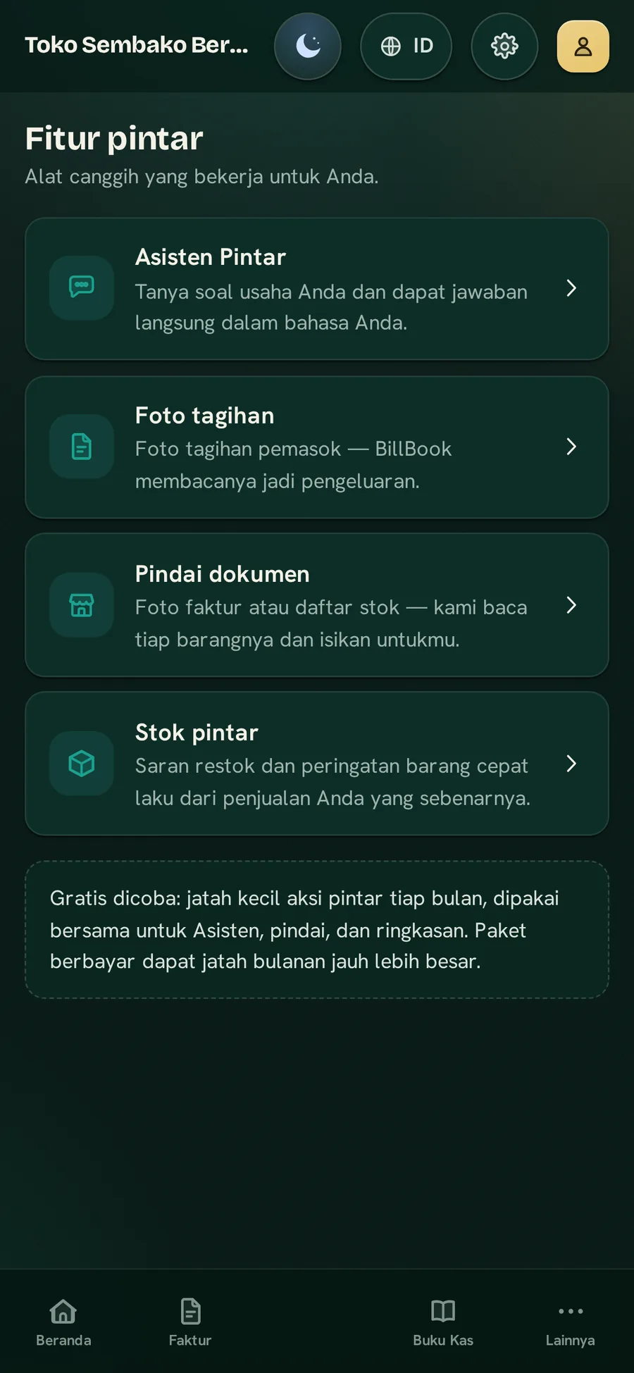 Layar Pintar BillBook Business — Asisten Pintar, Foto Nota, Pindai Cerdas, dan Stok Pintar — dalam tampilan Midnight Atelier